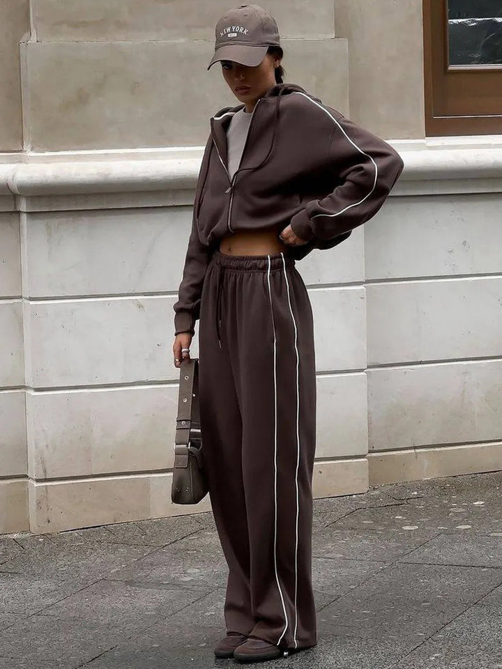 Women's Casual Two-Piece Sweat Set with Hoodie and Wide Pleat Jogging Pants Mune Fashion