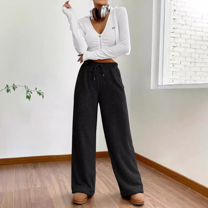 Ladies Cozy Fleece Pants with Wide Cut Mune