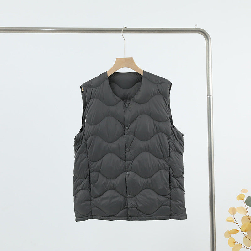 Women’s sleeveless thermal quilted vest with wave-shaped quilting and snap button closure Mune Fashion