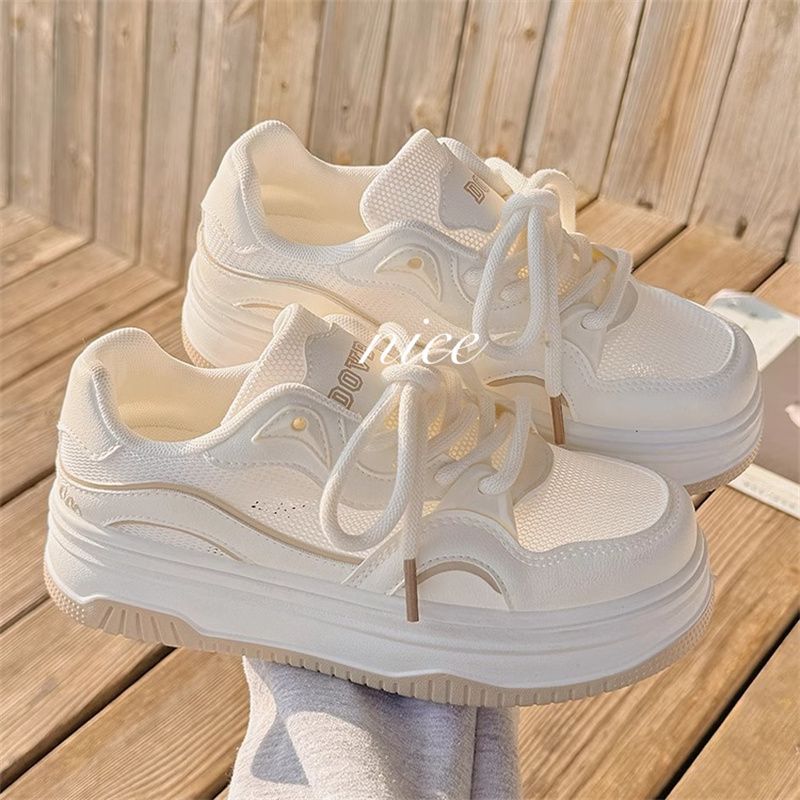 Women Minimalist Platform Sneakers with Padded Comfort Collar and Treaded Wedge Sole Mune Fashion