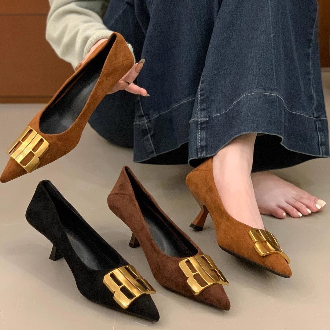 Women Elegant pointed velvet look kitten-heel pumps with distinctive metal buckle Mune Fashion