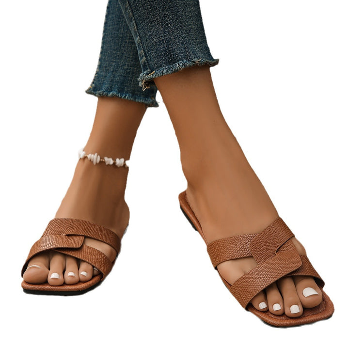 Women flat sandals with crossed textured straps and padded footbed Mune Fashion