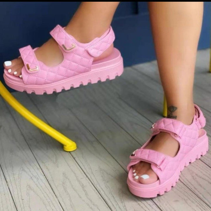 Women's padded three-strap sandals with adjustable metal buckles and sturdy profile sole Mune Fashion