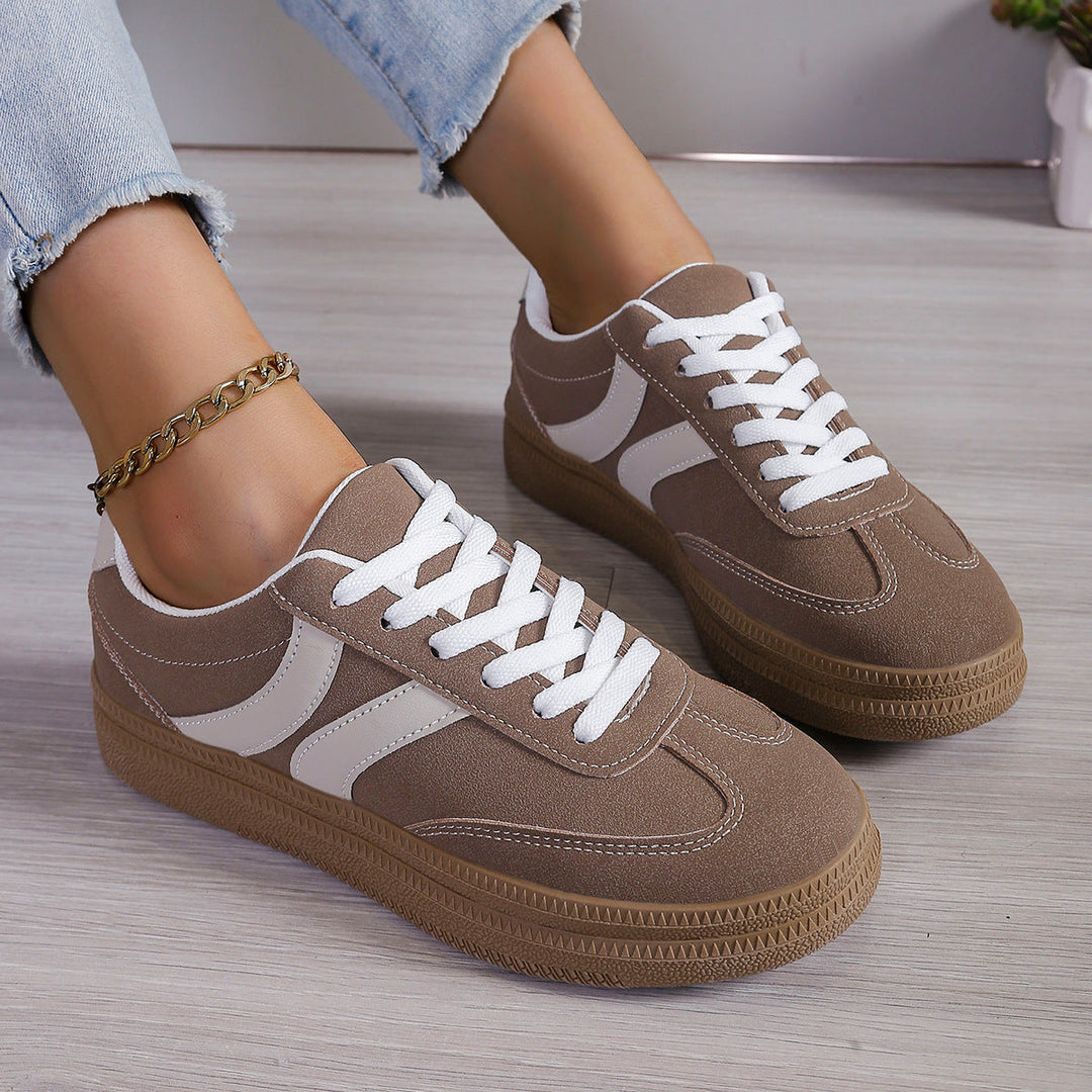 Ladies sporty sneakers with anatomical cushioning and classic design Mune Fashion