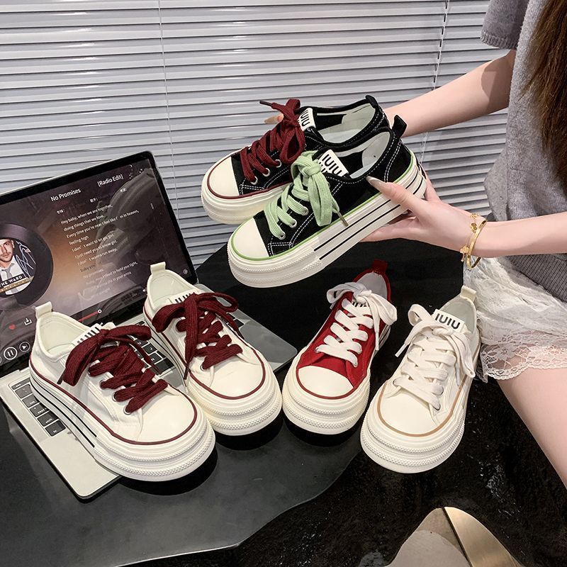 Women’s sporty sneakers with sturdy sole and breathable canvas by Mune Fashion