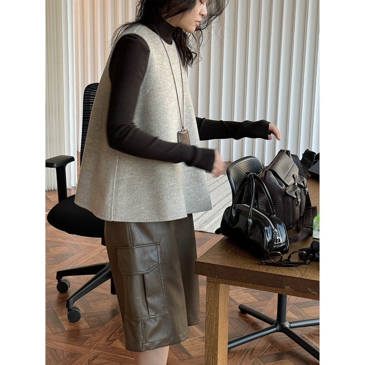 Women Boxy Wool Felt Vest with A-Line Cut and Inset Pockets Mune Fashion