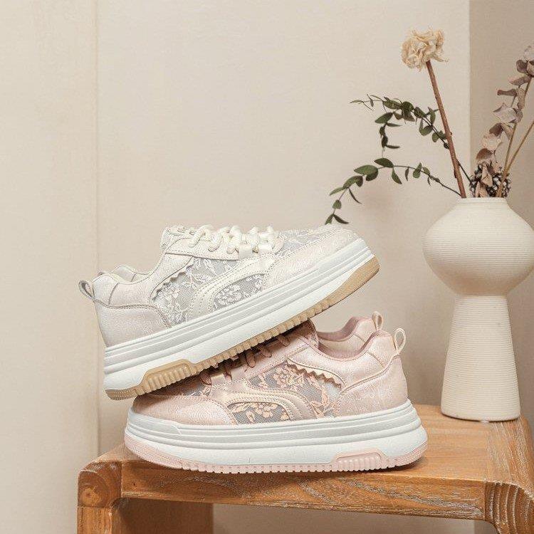Women's sneakers with delicate floral pattern and padded sole Mune Fashion