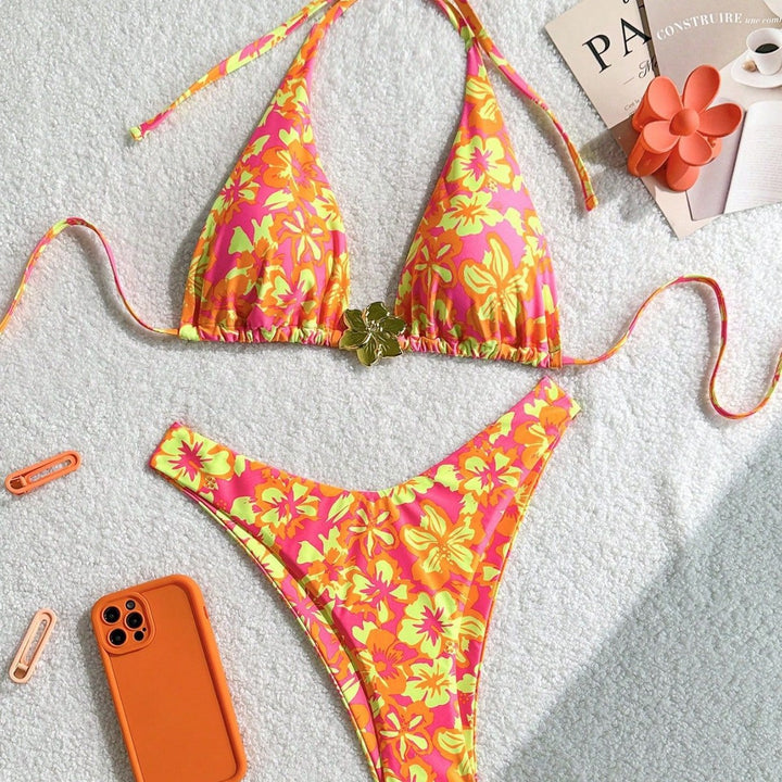 Women Triangle Bikini with Playful Floral Pattern Mune Fashion