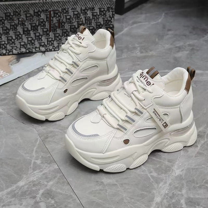 Women's sporty sneakers with airy mesh surface and sturdy sole Mune Fashion