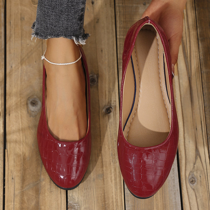 Ladies' elegant ballerina with a light wedge sole and croc embossing Mune Fashion