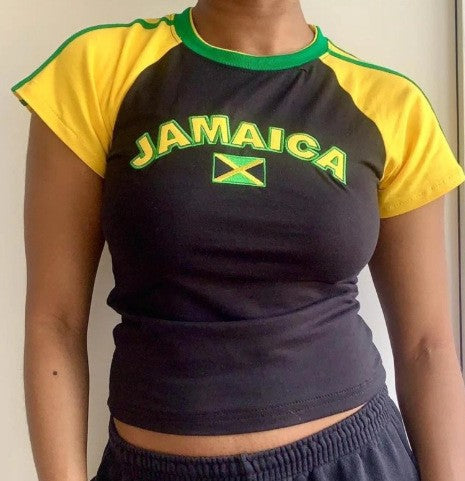 Women's fitted short-cut fan crop shirt with contrast collar and embroidered flag patch Mune Fashion