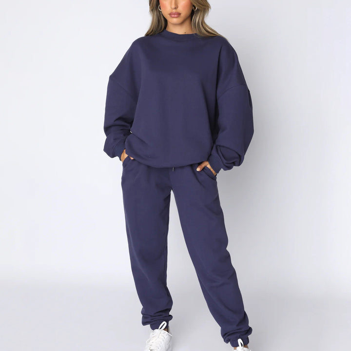 Women slightly oversized fleece leisure set with sweatshirt and joggers Mune Fashion
