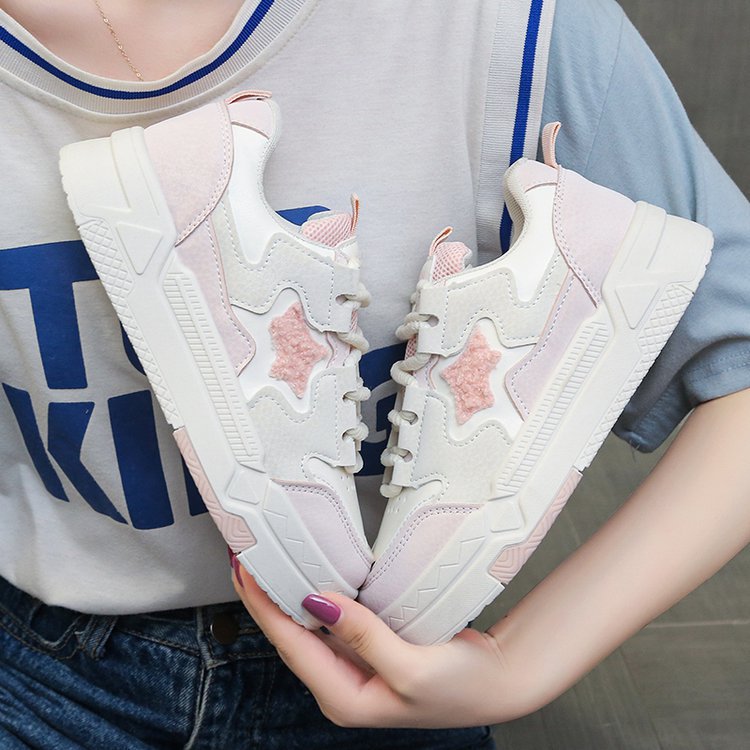 Women's sneakers with sparkling star appliqué and comfortable cushioning Mune Fashion