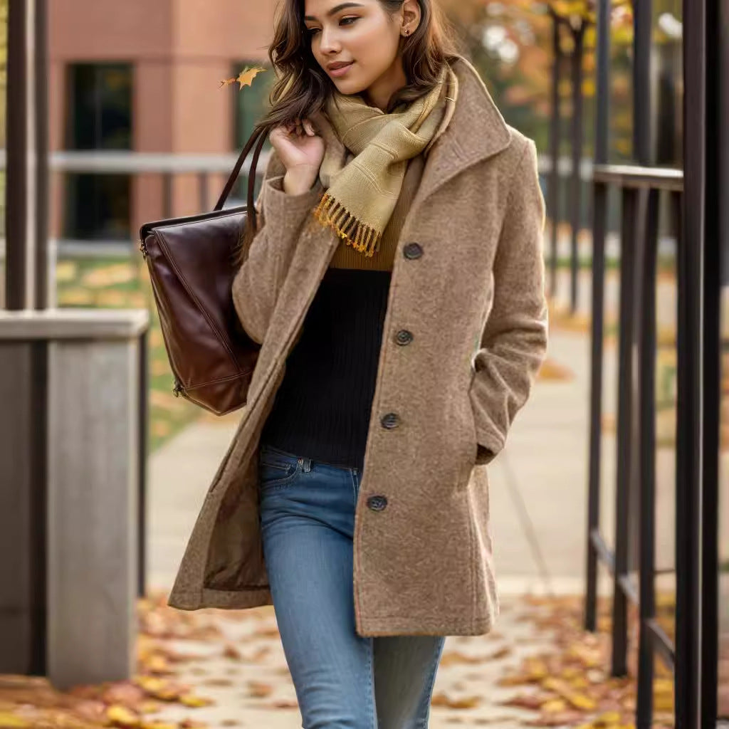 Women's short coat made of faux suede with shirt collar, button placket, and side pockets Mune Fashion