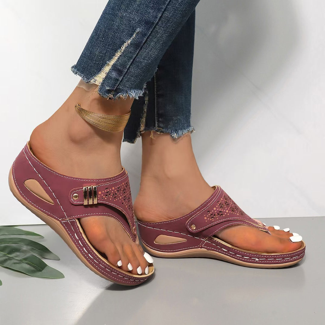 Women's comfortable thong sandal with ergonomic comfort footbed and decorative perforation Mune Fashion