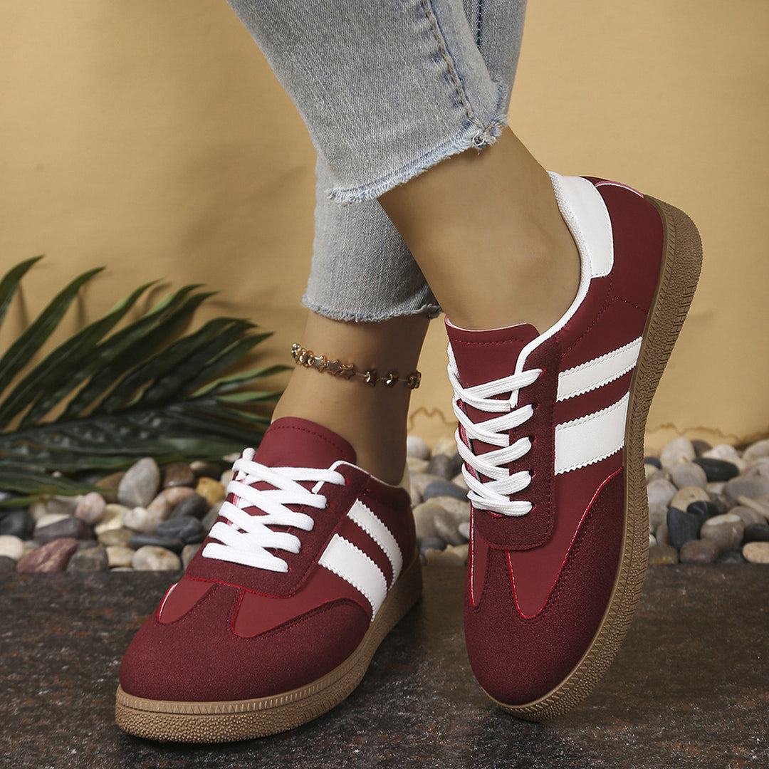 Ladies Retro Sneaker with suede look, gum sole and contrasting stripes Mune Fashion