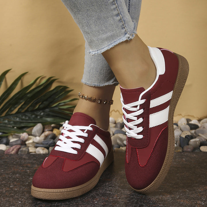 Ladies Retro Sneaker with suede look, gum sole and contrasting stripes Mune Fashion