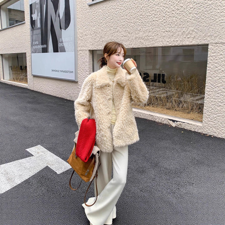 Women's Short Teddy Coat with Cozy Faux Fur Texture and Classic Collar Mune Fashion