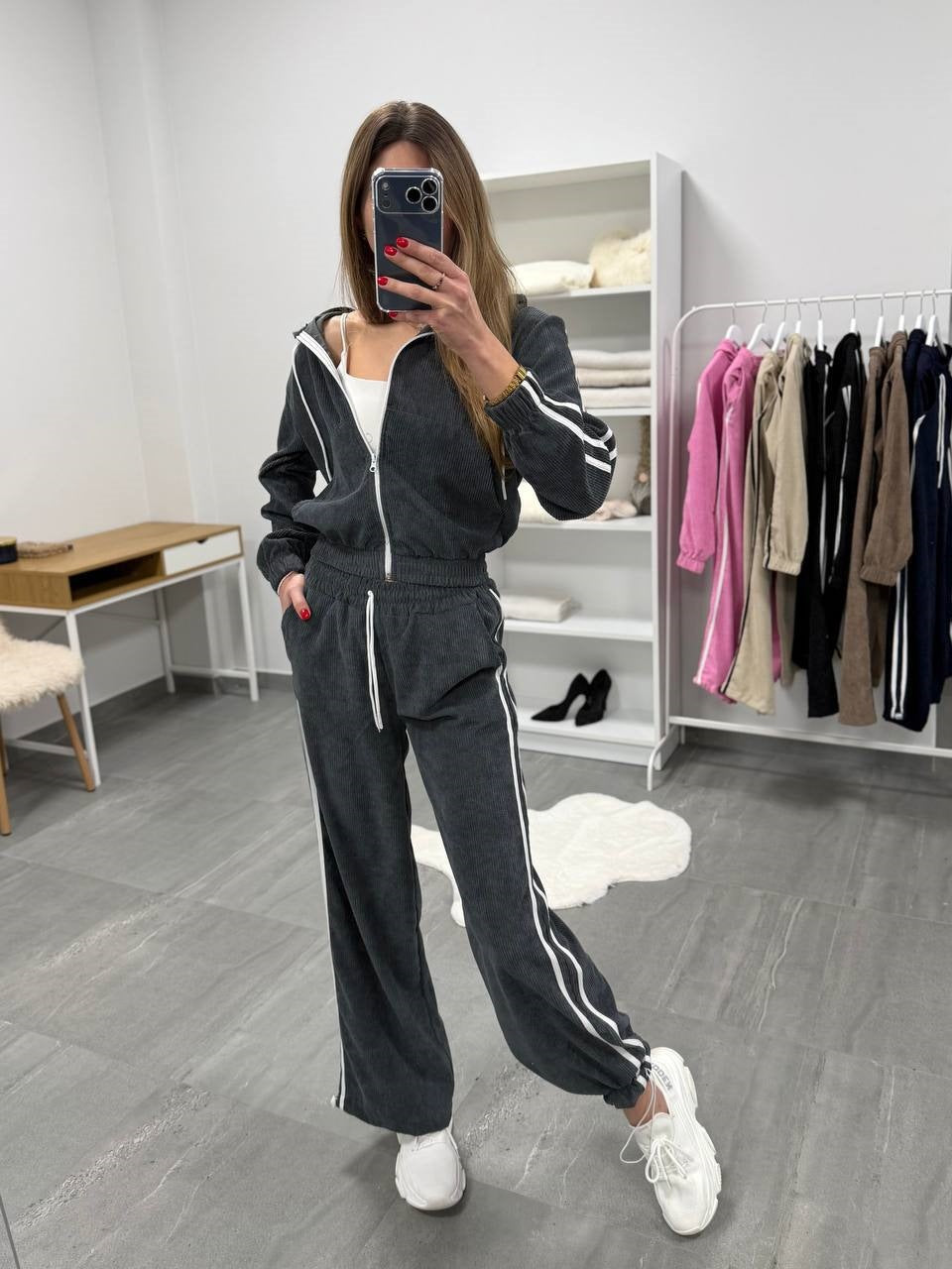 Women's corduroy jogging suit with hood, side contrast stripes, drawstring and elastic hem cuffs Mune Fashion