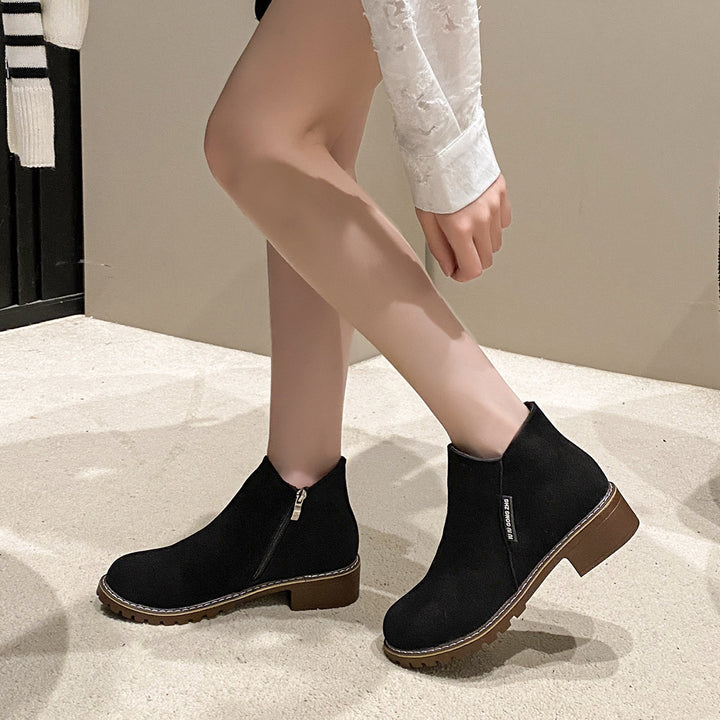 Ladies short zip ankle boot made of suede look with profiled tractor sole system and padded comfort lining Mune Fashion