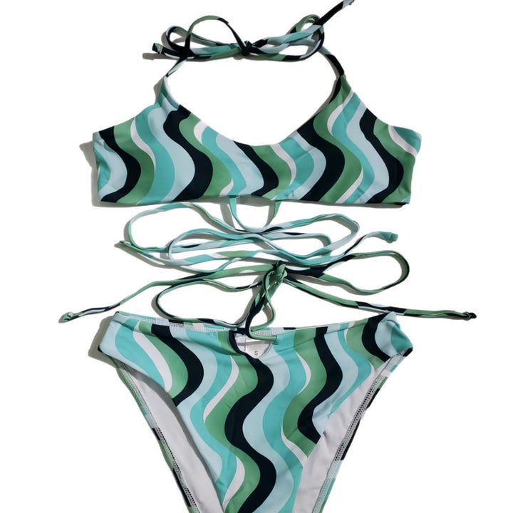 Ladies High-Cut Bikini with Ingenious Wave Pattern Mune Fashion