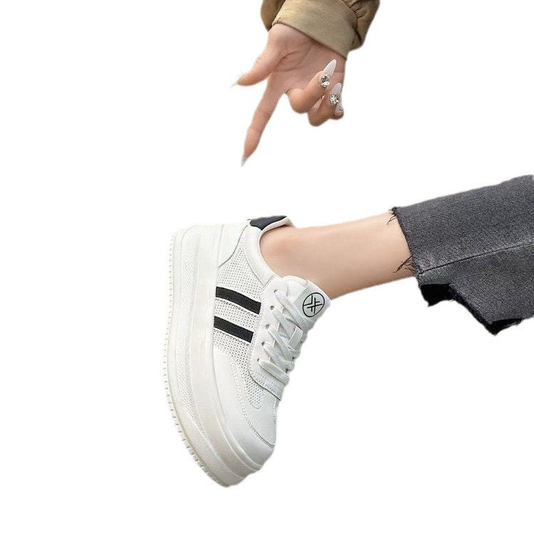 Women's sporty sneakers with breathable mesh upper and comfortable cushioning Mune Fashion