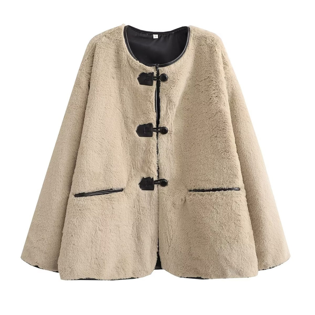 Women's short teddy coat with toggle closure, faux leather edging and patch pockets Mune Fashion