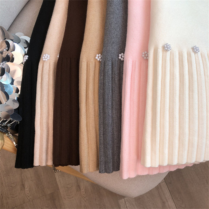 Women's Pleated Skirt with Decorative Pearls Mune Fashion