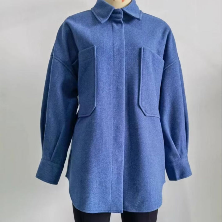 Women's casual shirt jacket in oversized cut with large patch pockets and rounded hem Mune Fashion