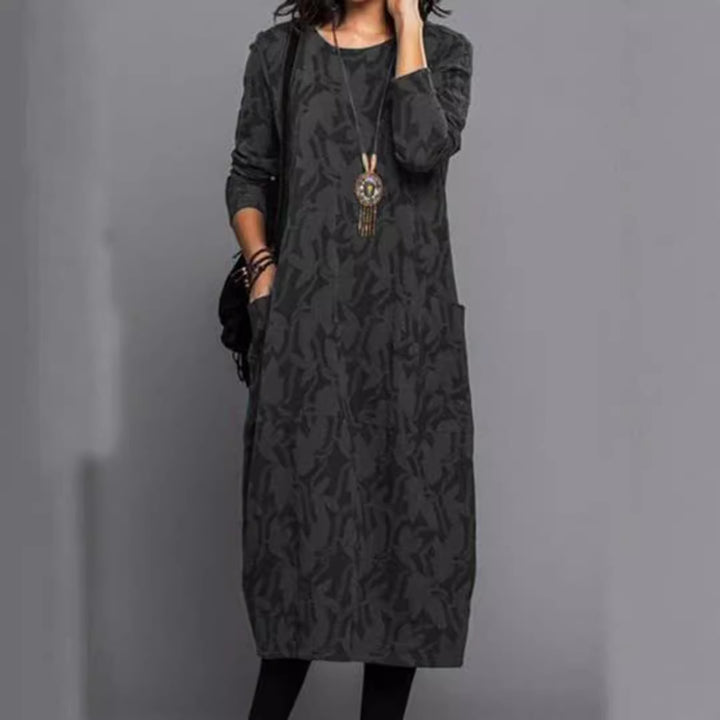 Women's casually cut midi dress made of fine knit with tone-on-tone jacquard, round neckline, and side pockets Mune Fashion
