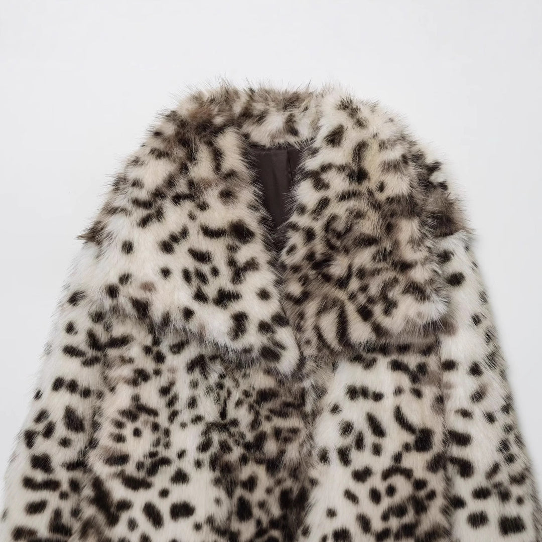 Ladies short jacket made of faux fur with leopard print and voluminous shawl collar Mune Fashion