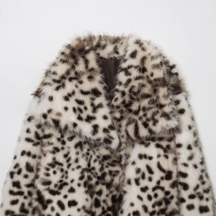 Ladies short jacket made of faux fur with leopard print and voluminous shawl collar Mune Fashion