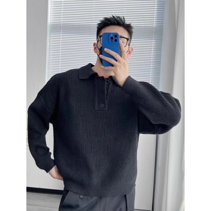 Men's fine-knit polo sweater with half-zip placket, ribbed structure, and side slits Mune Fashion