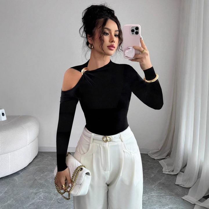 Women's one-sided cutout fitted long-sleeve top with decorative shoulder ring Mune Fashion