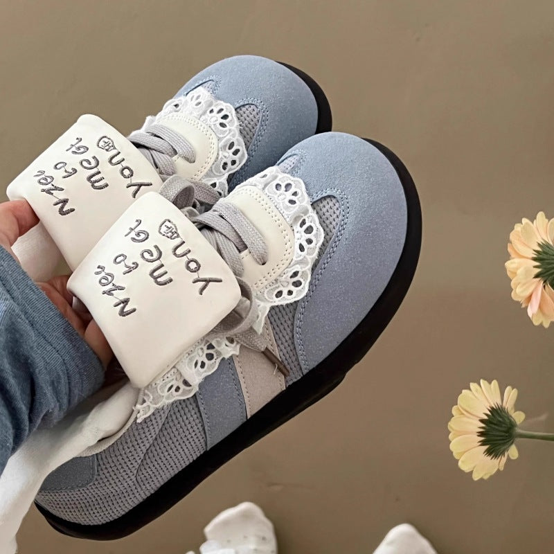Women's sneakers with playful lace-up details and soft sole Mune Fashion
