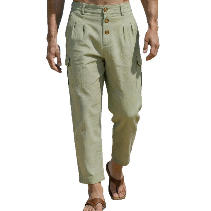 Men's pleated cargo pants with button closure, applied cargo pockets, and cropped leg Mune Fashion