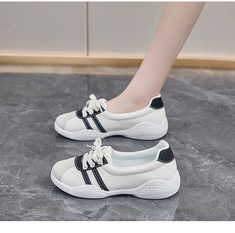 Women Sneakers with shiny upper material and breathable inner lining Mune Fashion