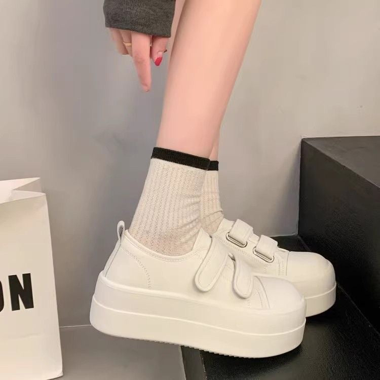 Women's platform sneaker with double velcro fastening and ergonomic sole Mune Fashion