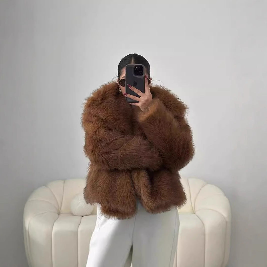 Women's short bolero in boxy cut made of vegan shaggy faux fur with XXL shawl collar Mune Fashion