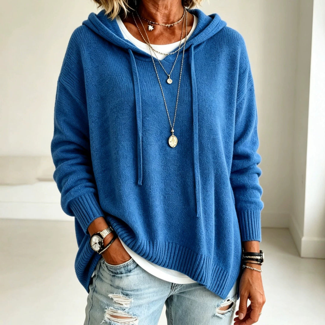 Women's Oversized Hoodie made of soft fine knit with decorative V-neck Mune Fashion