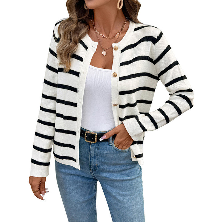 Women's finely knitted striped cardigan with round neckline, golden decorative buttons and patch pockets Mune Fashion
