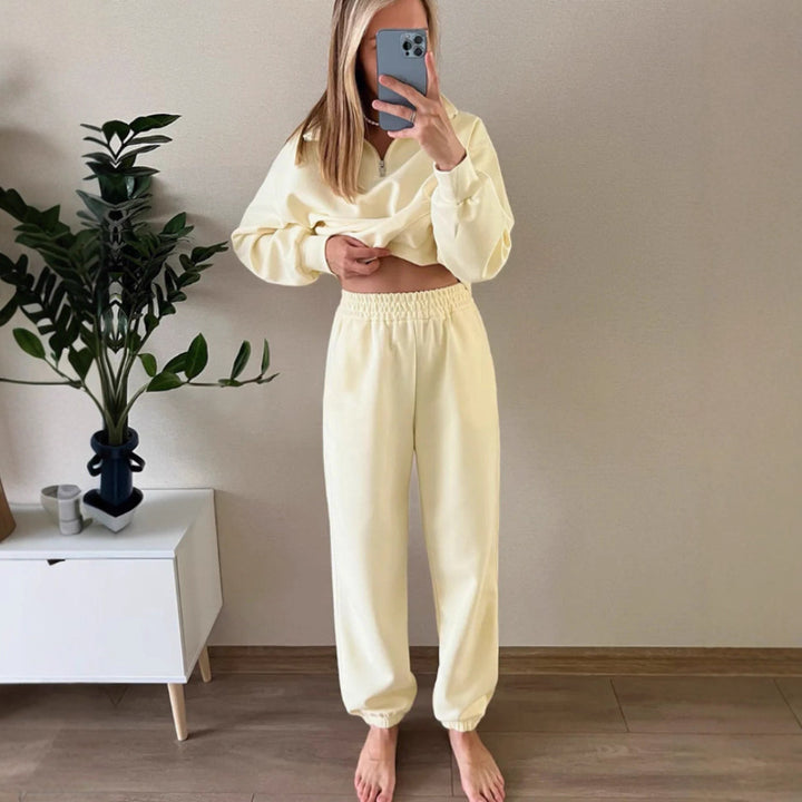 Women's sweat set with half-zip, oversized pullover and high-waisted wide cut jogging pants Mune Fashion