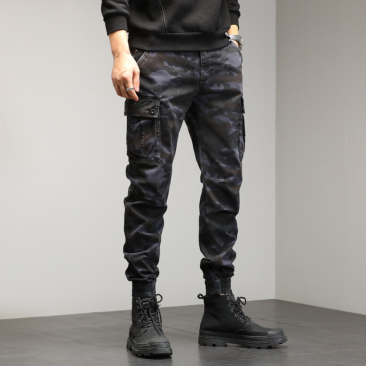 Herren Konisch geschnittene Utility-Cargohose im Camouflage-Joggerstil mit elastischem Bund und gerippten Bündchen Mune Fashion