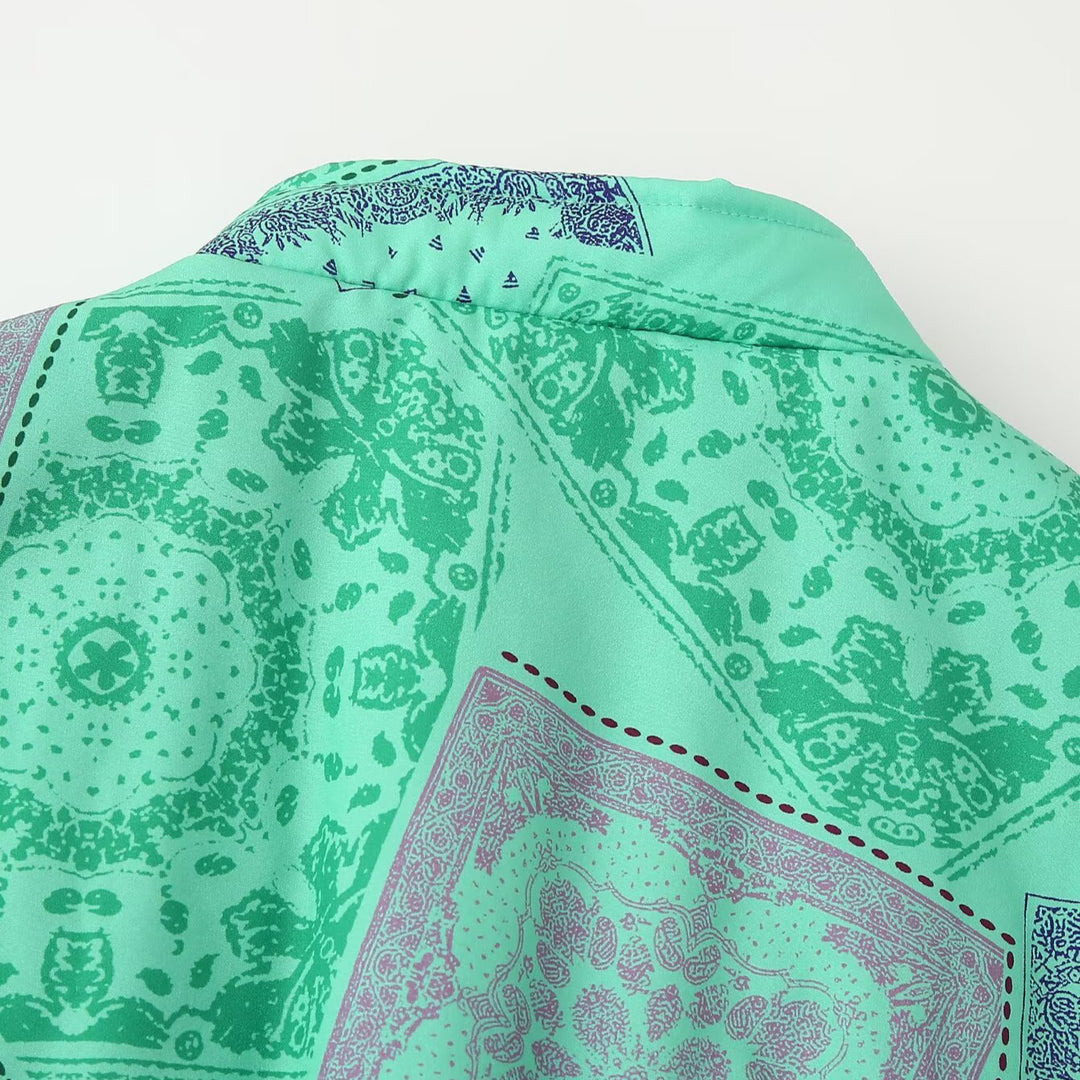 Women's cropped bomber jacket with bandana pattern and elastic hem Mune Fashion