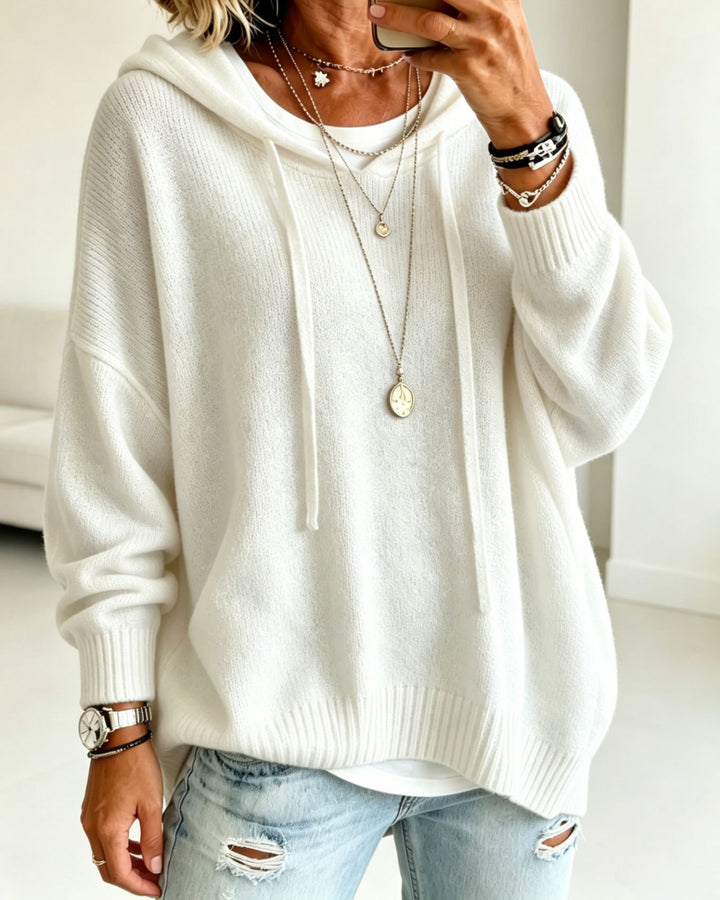 Women's Oversized Hoodie made of soft fine knit with decorative V-neck Mune Fashion