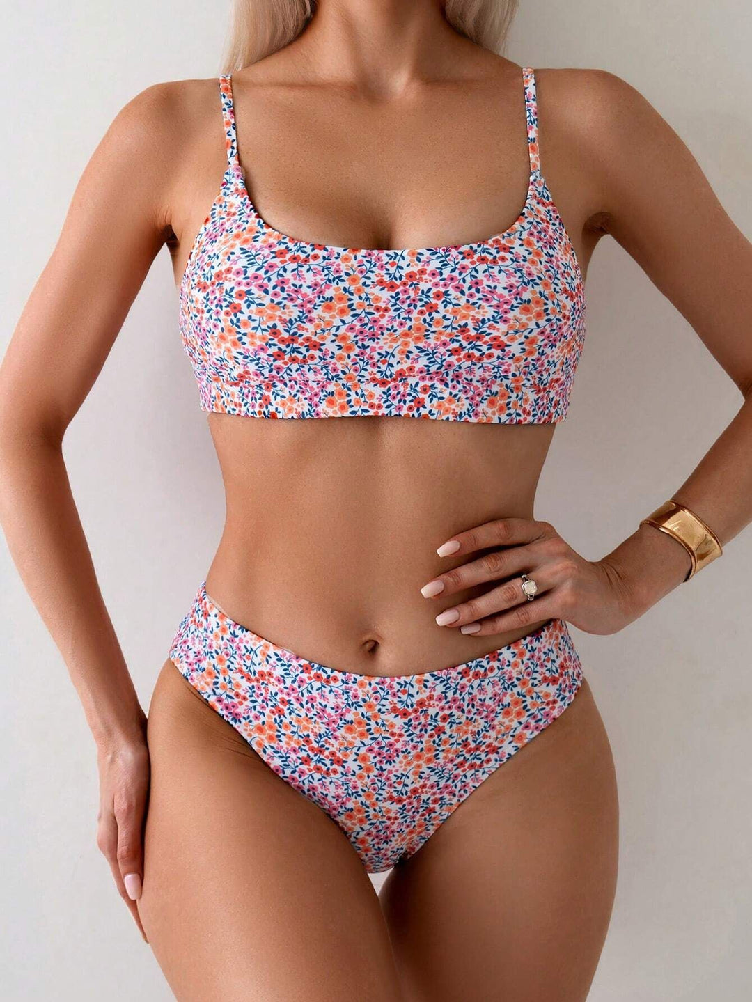 Ladies high-cut bikini with floral patterns Mune Fashion