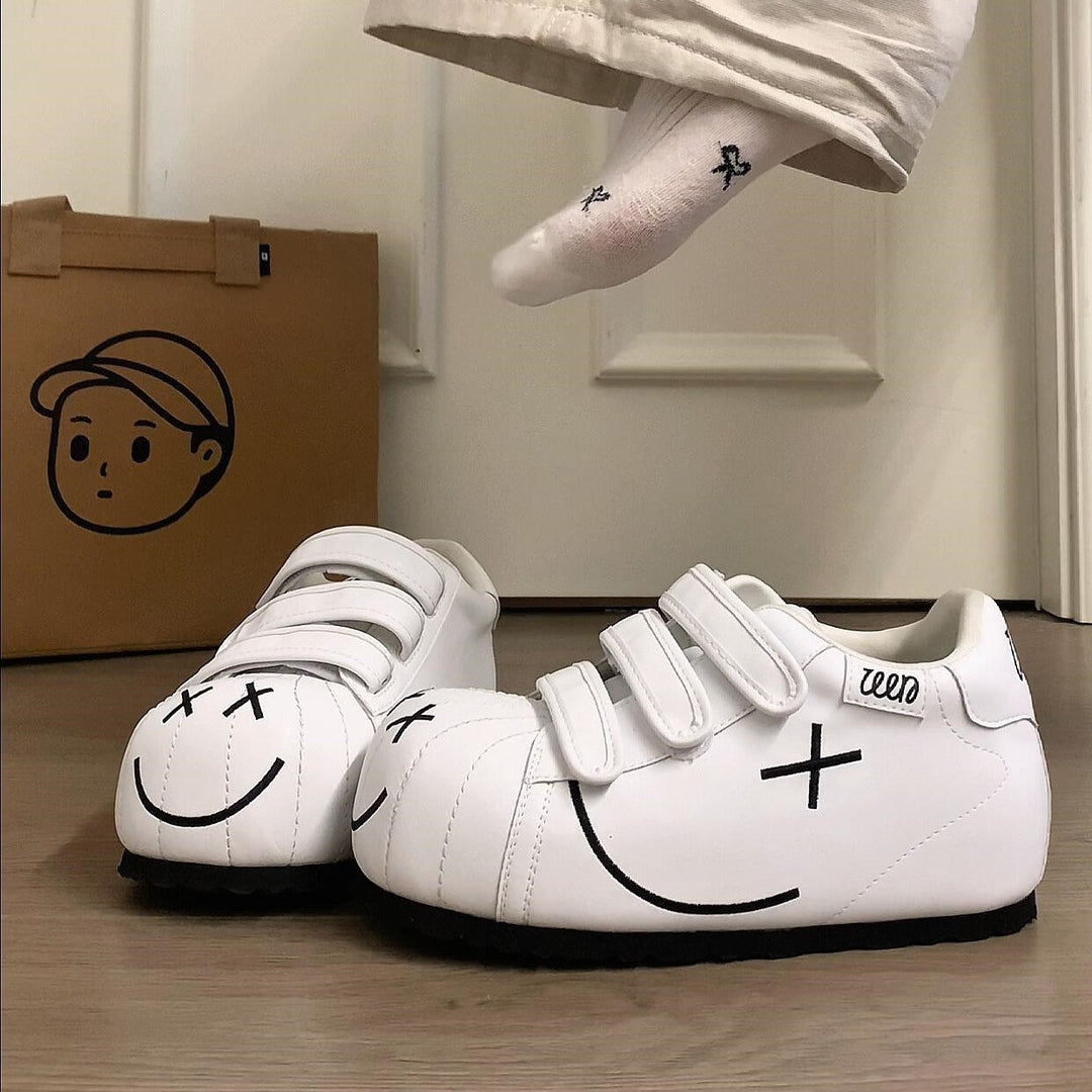 Women sneakers with practical Velcro closure and playful design Mune Fashion