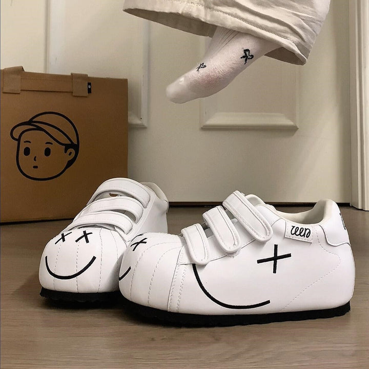 Women sneakers with practical Velcro closure and playful design Mune Fashion