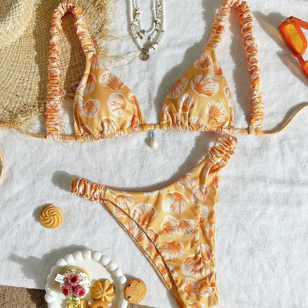 Women's Triangle Bikini with Cheerful Leaf Pattern Mune Fashion
