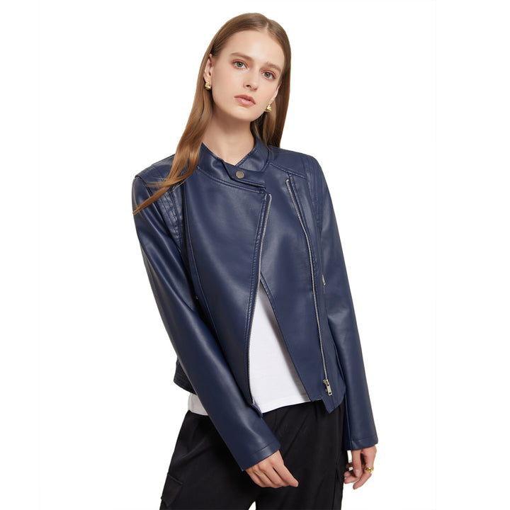 Women nan short fitted biker jacket made of faux leather with asymmetrical zipper Mune Fashion